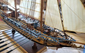 C1_model AMPHION M. Housky_zlatá medaile