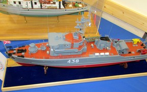 b16